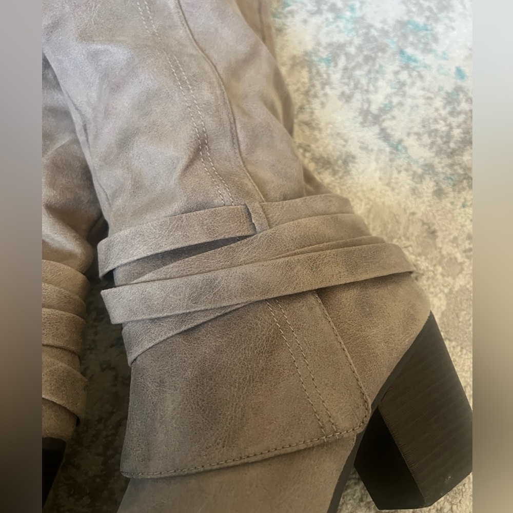 Fergalicious Knee-high boots: Sz 10 (Wide Calf) - Picture 5 of 10